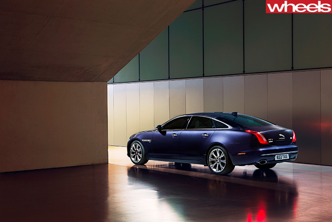 Jaguar -XJ-rear -side