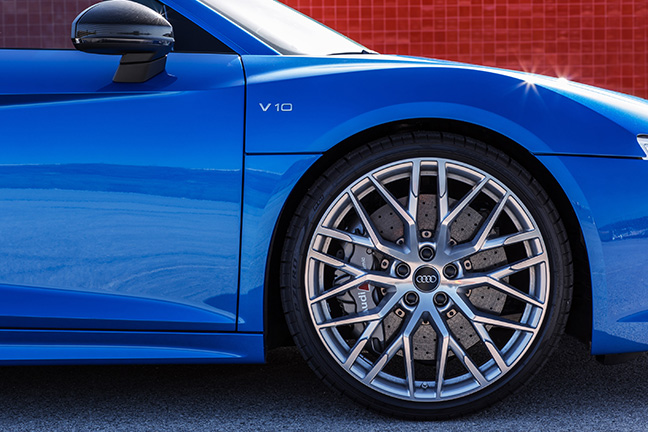 2-AUDI-R8