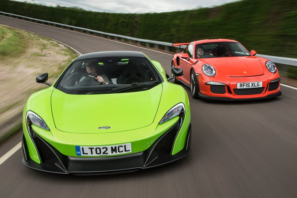 Porsche 911 GT3 RS vs McLaren 675LT