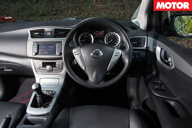 Nissan pulsar interior