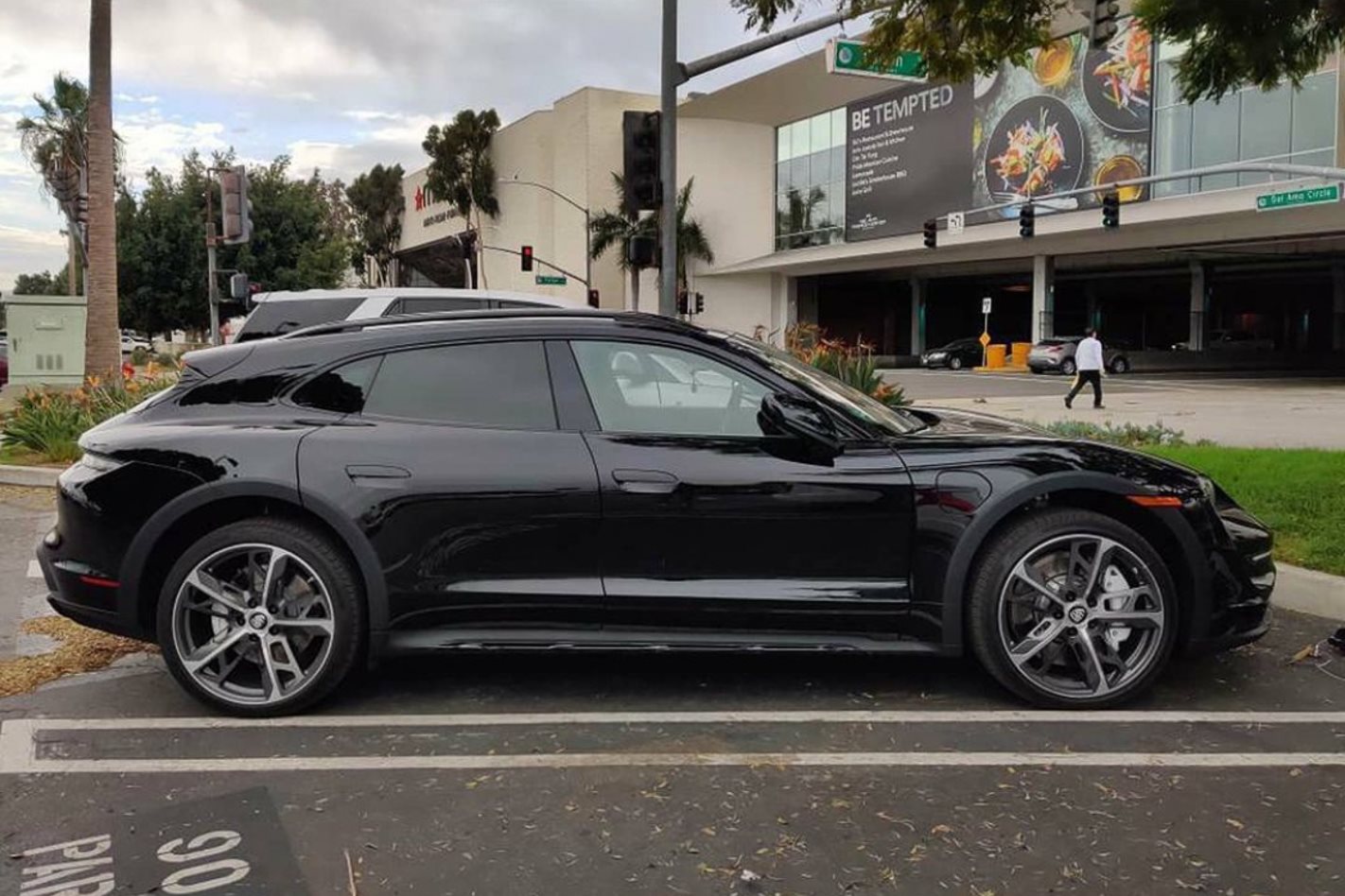 porsche taycan cross turismo