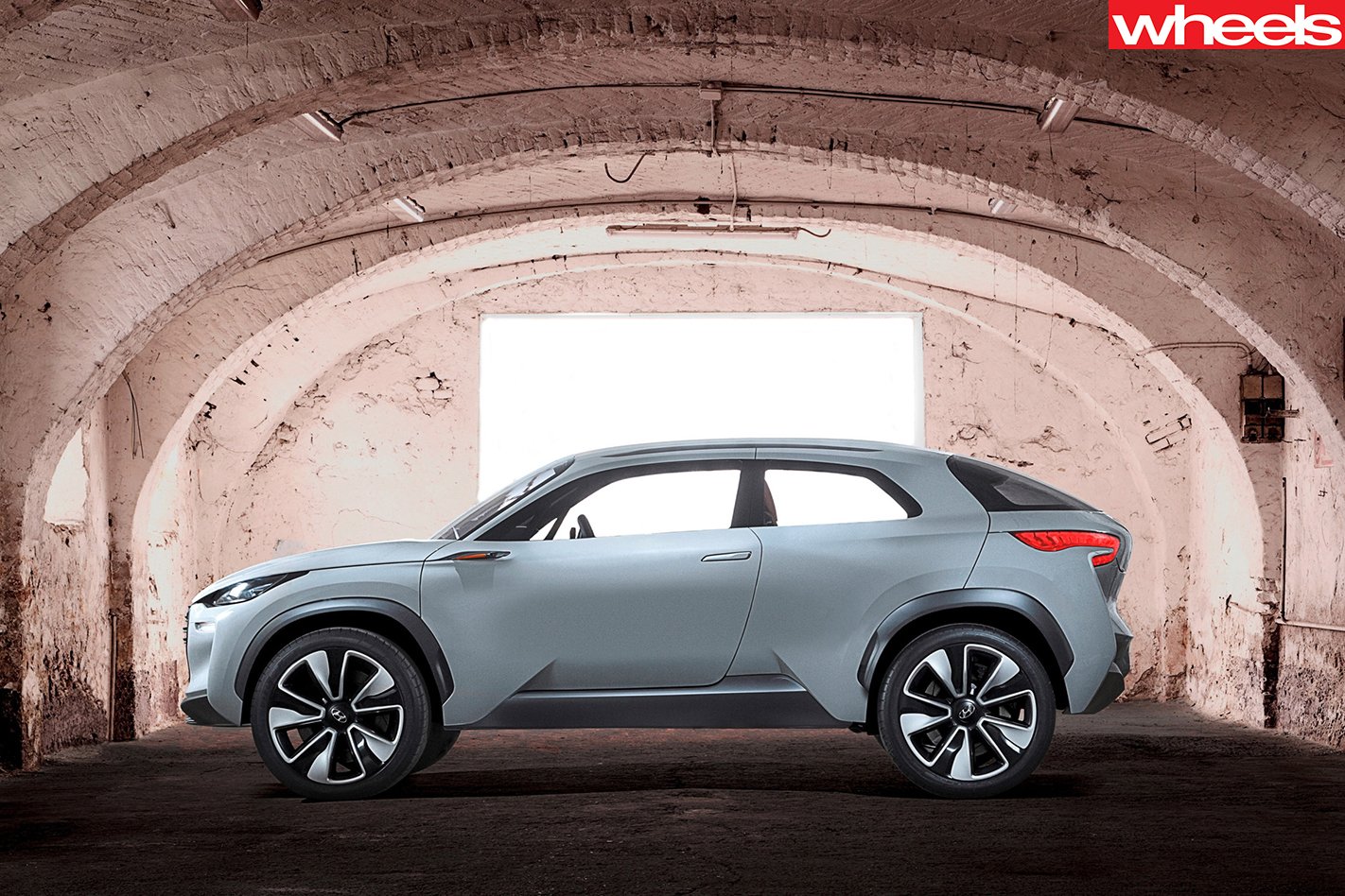 Hyundai Intrado concept side