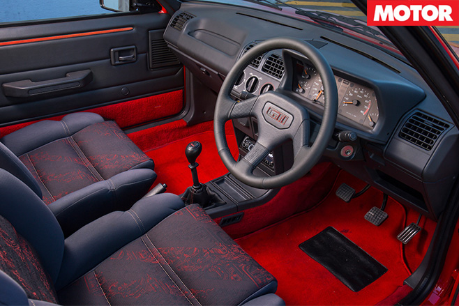 Peugeot 205 GTI interior