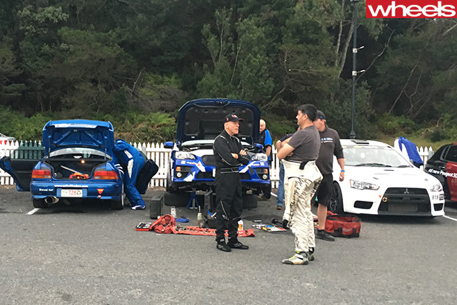 Racing -car -drivers -working -on -car