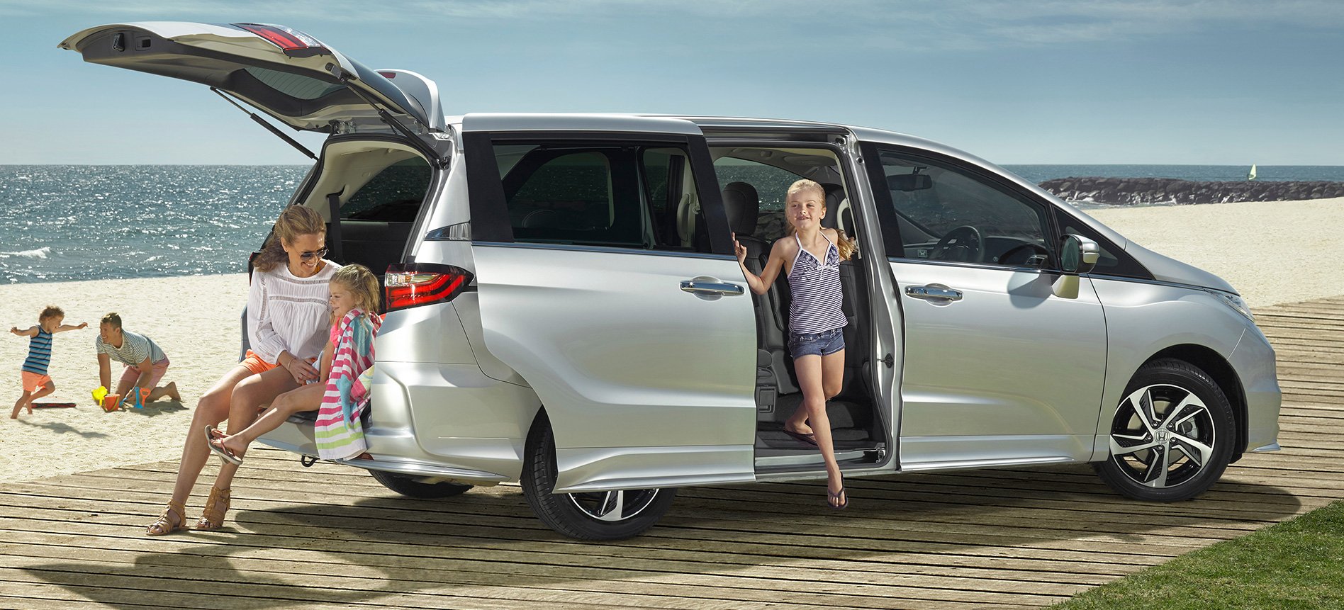 Honda Odyssey v Volkswagen Multivan v Isuzi MU-X: Which ‘breeder bus’ is best?