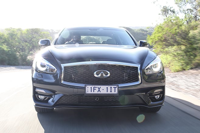 Infiniti -Q70-drive -front