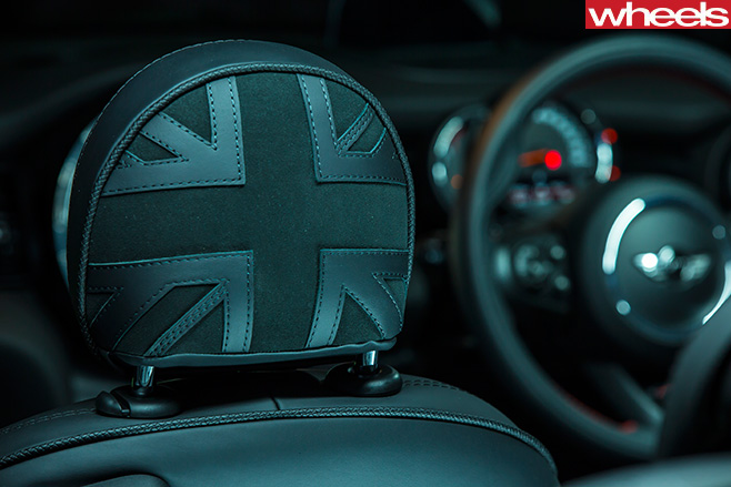 Mini -Cooper -S-convertible -union -jack -back -seat -headrest
