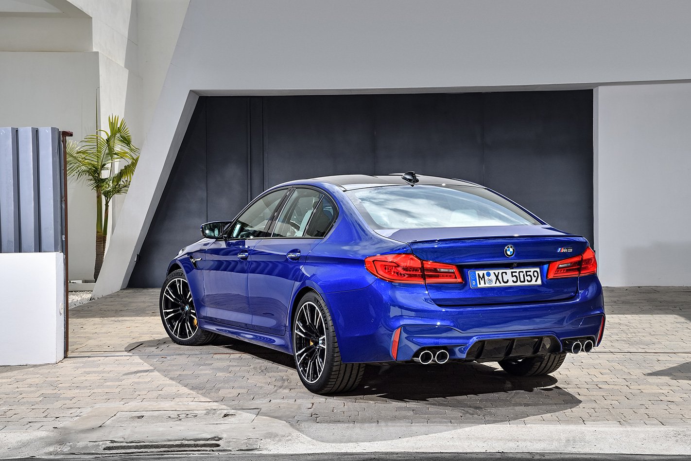 2018 BMW M5 rear facing.jpg