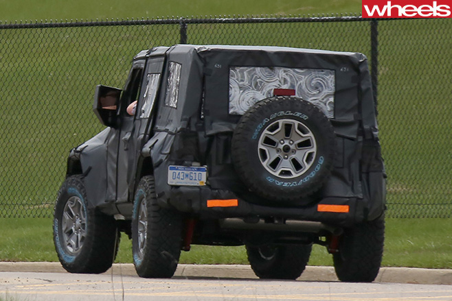 Jeep -Wrangler -spy -pic -rear-