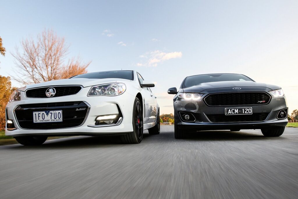 Ford Falcon XR8 vs Holden VFII SS V Redline