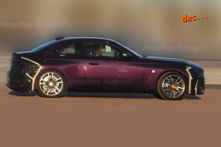 2022 BMW M2 spied with less camouflage - decoches.blogspot