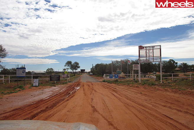Mazda -BT-50-driving -road -Finke -Desert -Race