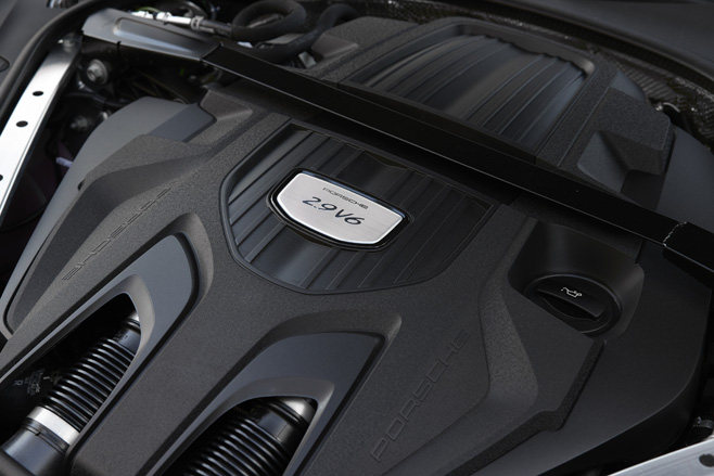 2021 Porsche Panamera engine