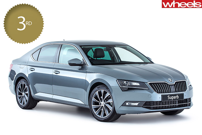 2016-Skoda -Superb -large -car -side