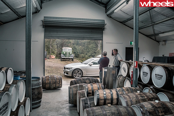 Whisky -Distillery -inside