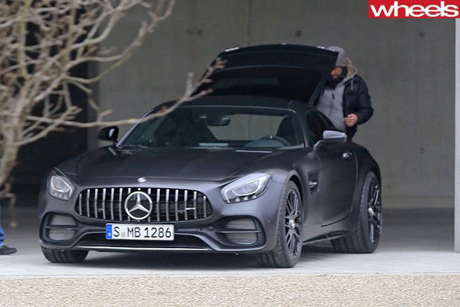 2016-Mercedes -AMG-GT-R-grille