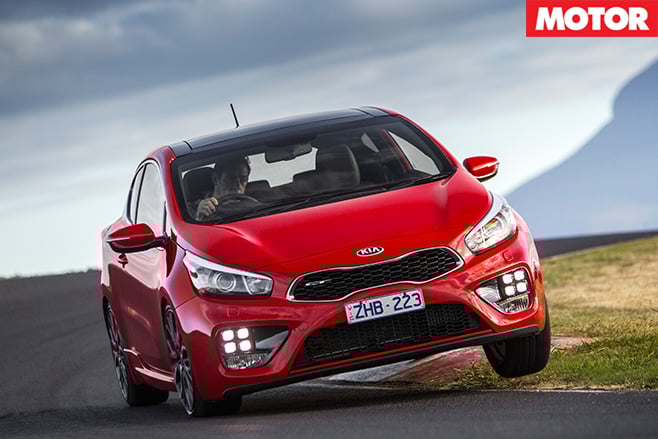 Kia ProCeed GT turning