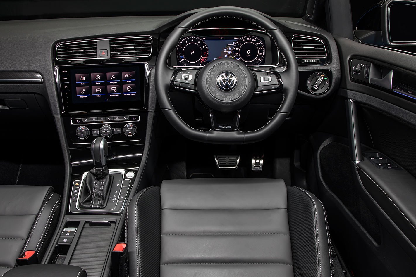 Volkswagen Golf R Final Edition dash