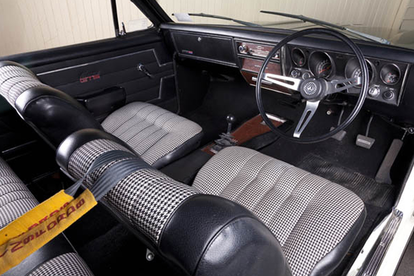 Holden HT Monaro racer interior