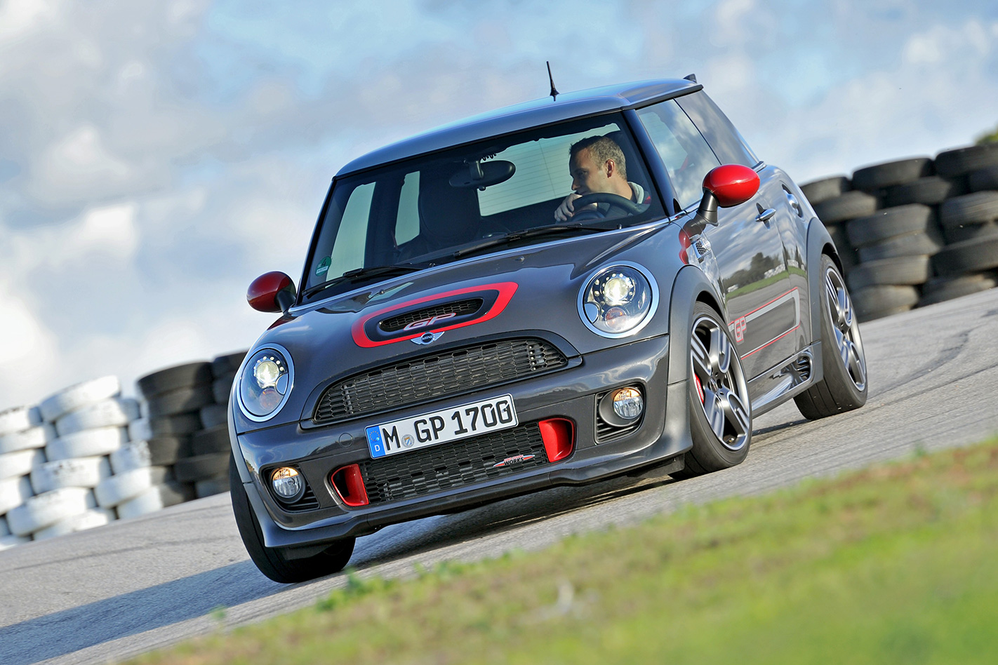 2013-Mini-JCW-GP-steering.jpg