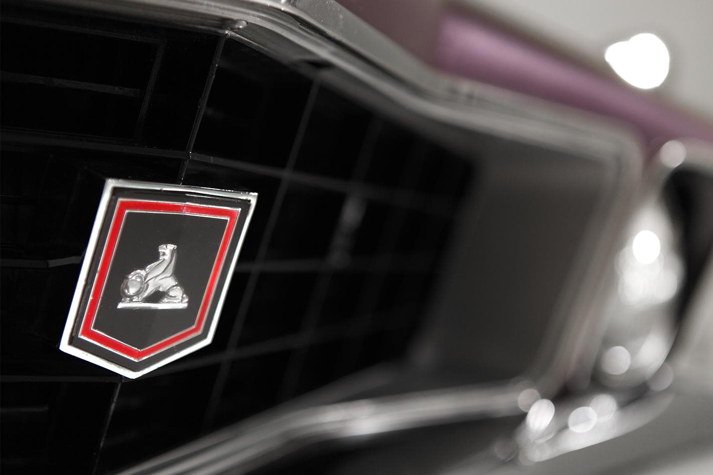 Holden Torana XU1 grille badge2