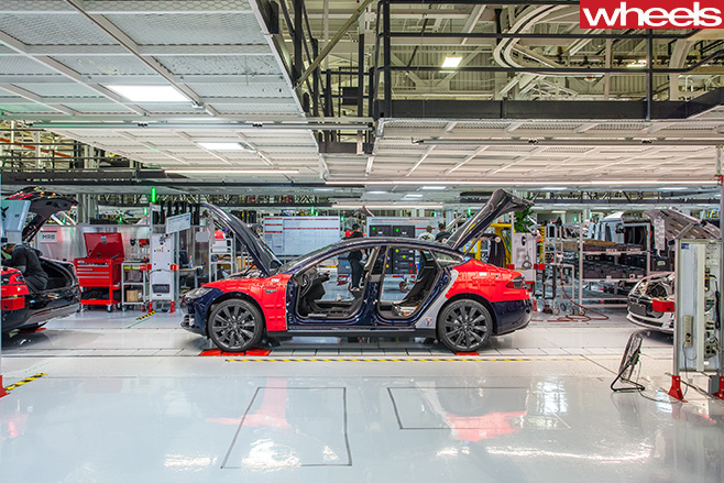 Telsa -Model -S-manufacturing -side