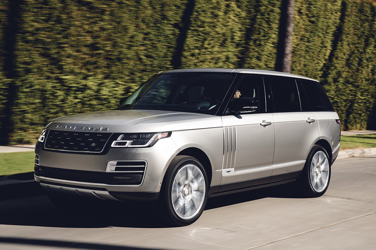 2018 Range Rover SV Autobiography main