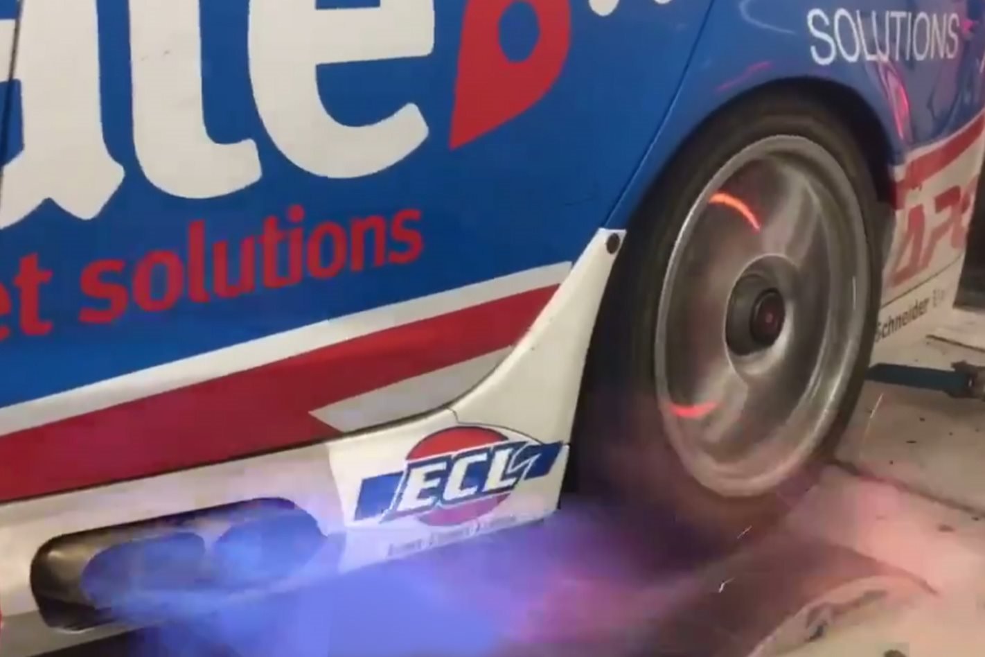 VIDEO: 5.0-litre V8 Supercar race engine spews fire on dyno