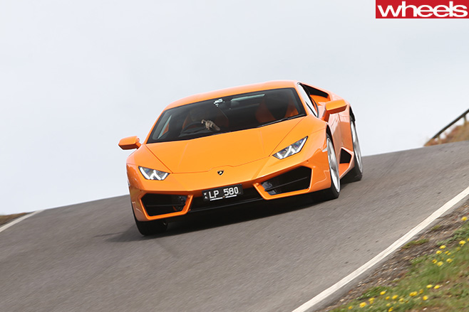 Lamborghini -Huracan -driving