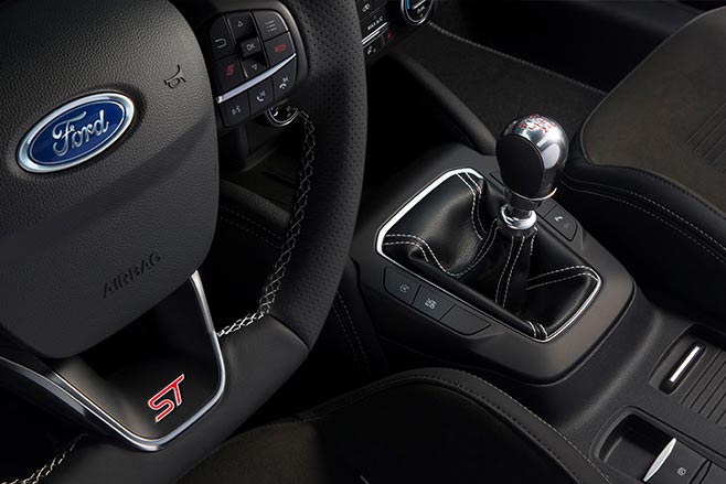 2020 Ford Focus ST manual shifter