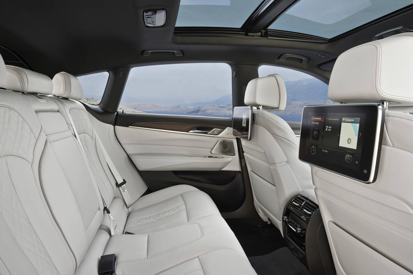 2017-BMW-6-Series-Gran-Turismo-rear-seats.jpg