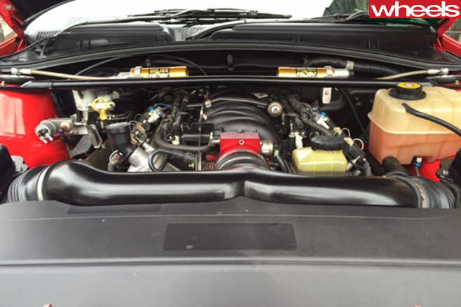 2002-HSV-HRT-427-engine