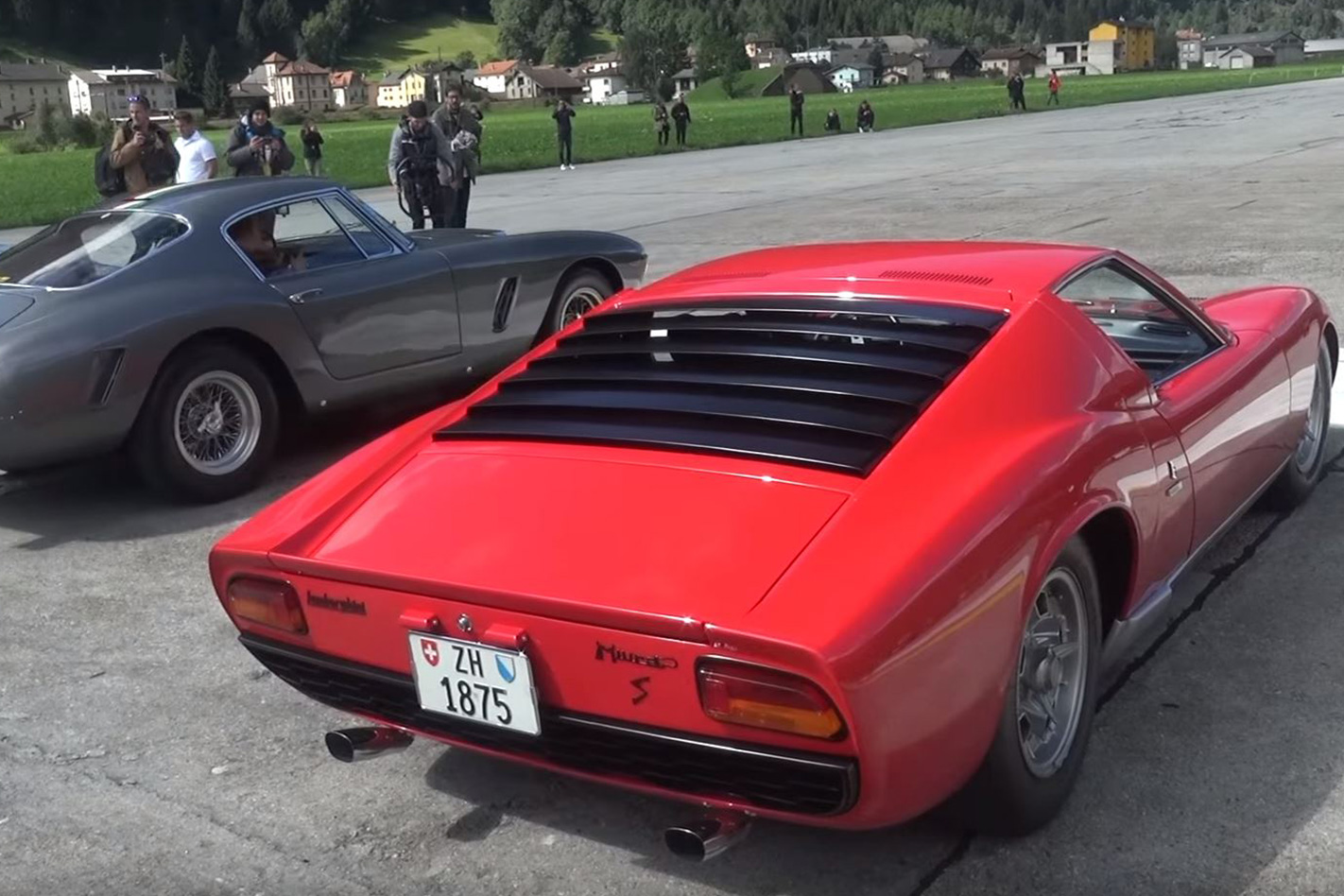Ferrari 250 vs Lamborghini Miura