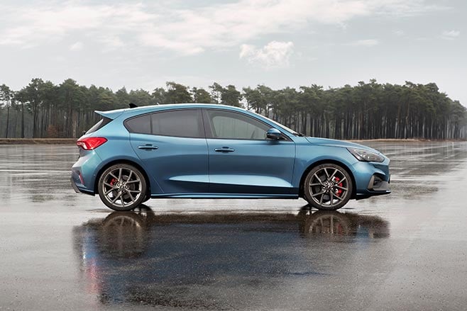 2020 Ford Focus ST side