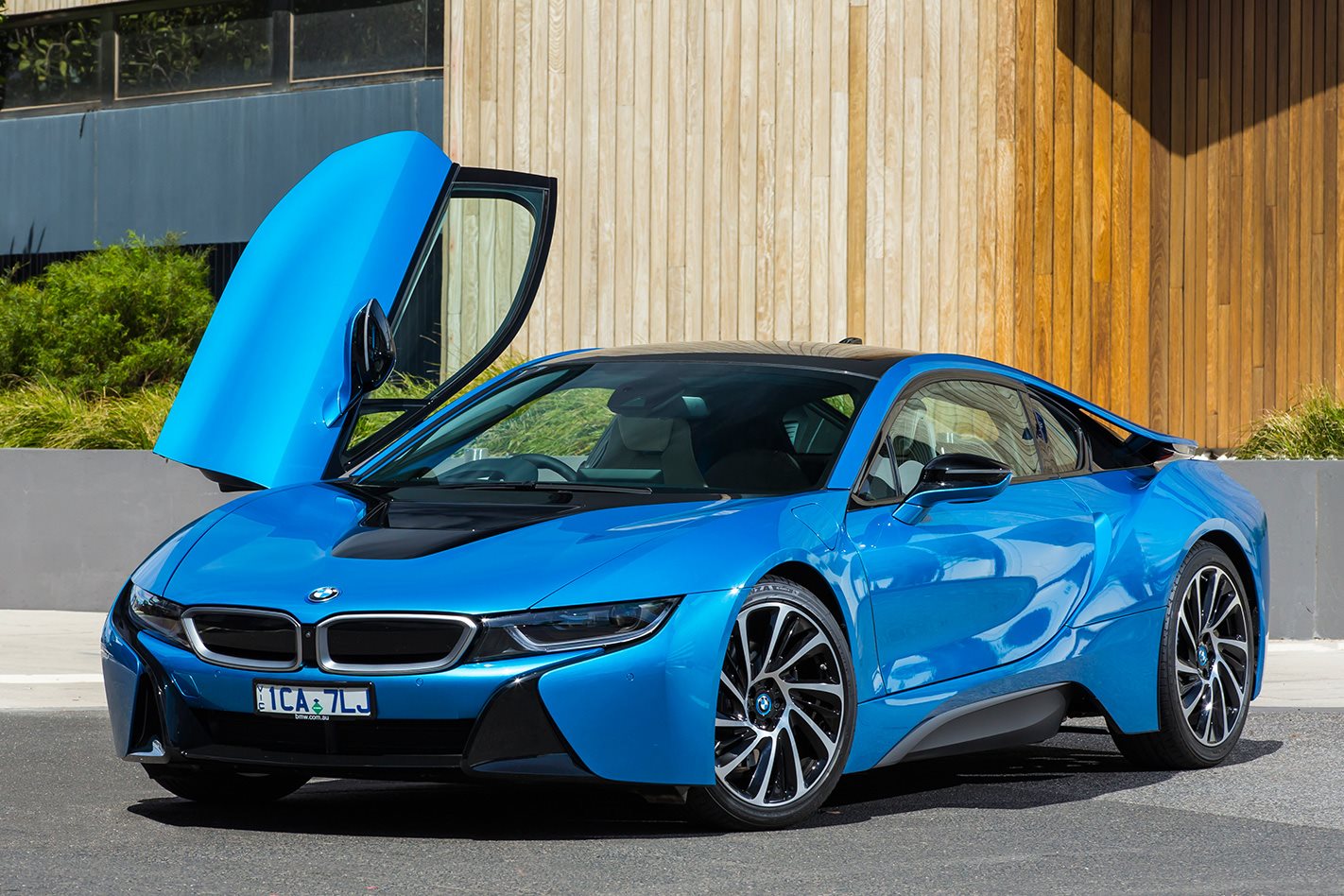 BMW invests in hybrid vehicles despite government stalling