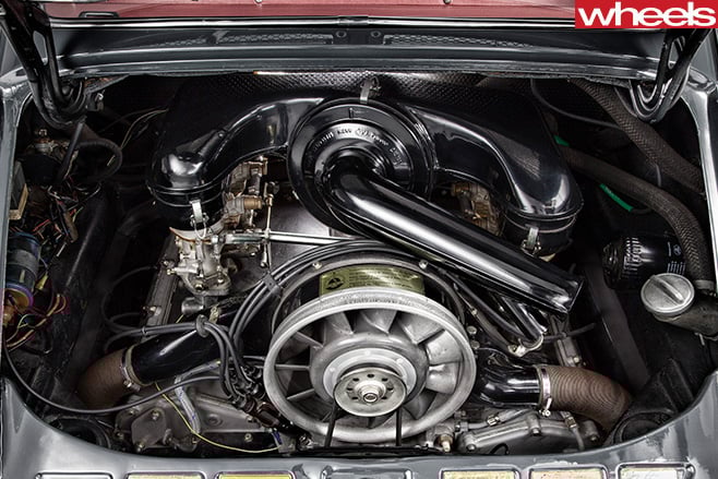 1964-Porsche -911-engine