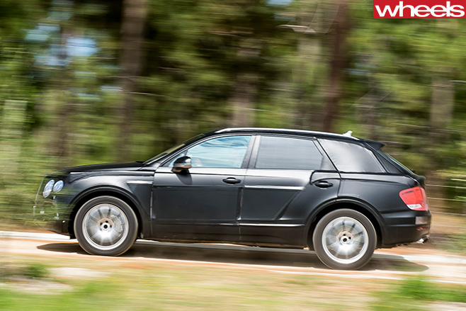 Bentley -Bentayga -side -driving