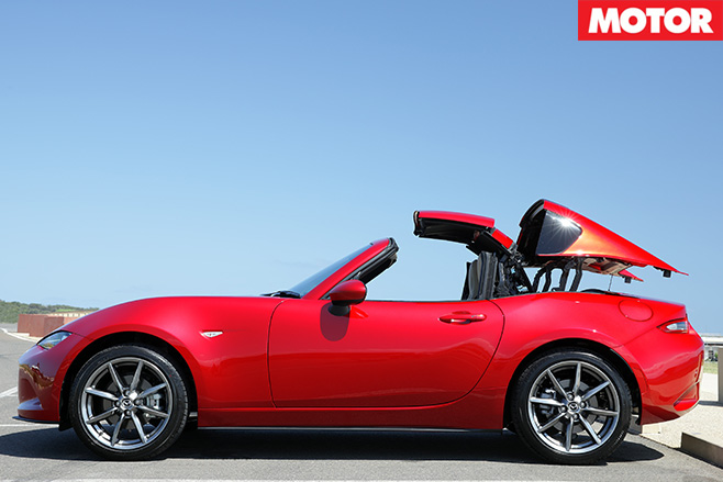 2017-Mazda MX-5 RF roof