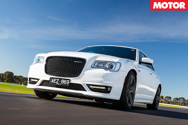 Chrysler -300-Core -cornering