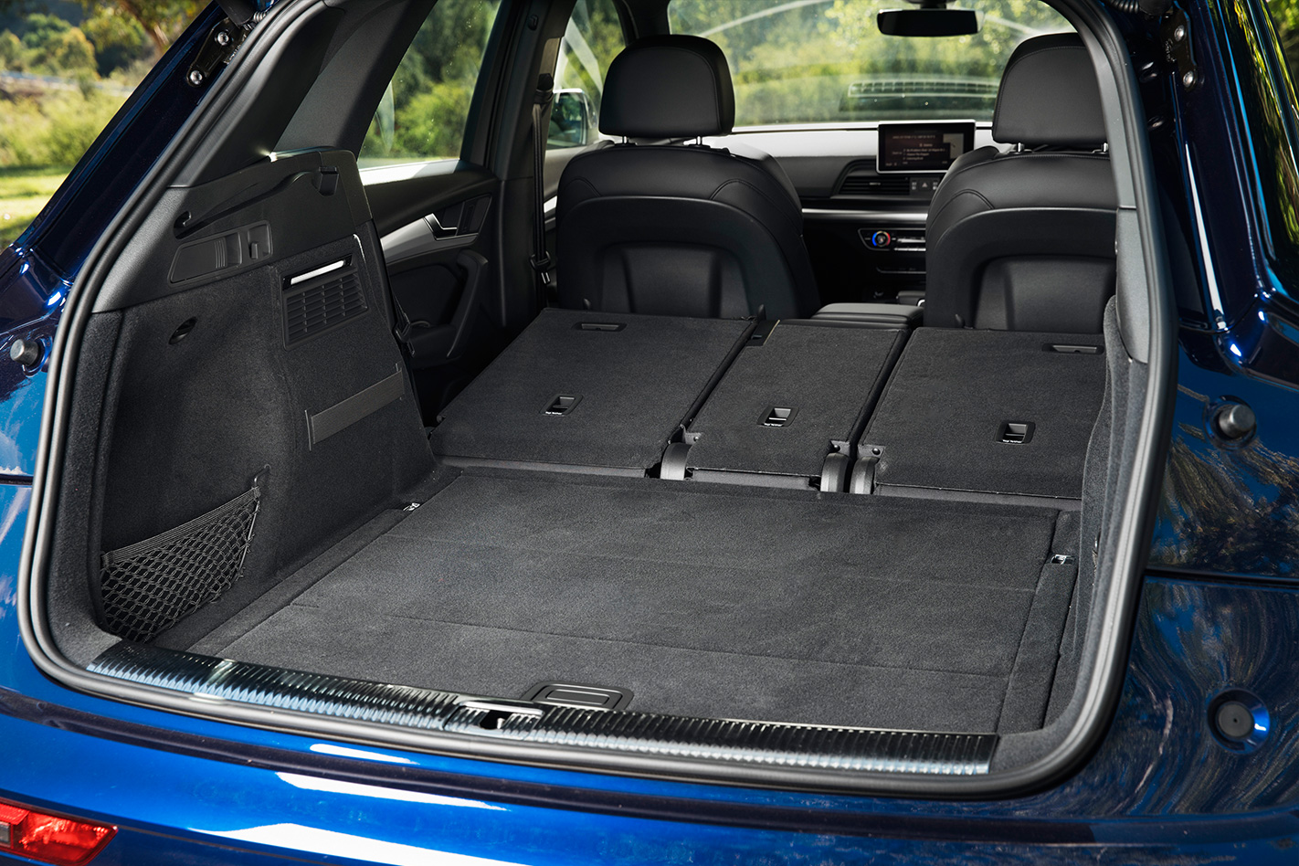 AUDI Q5 CARGO AREA