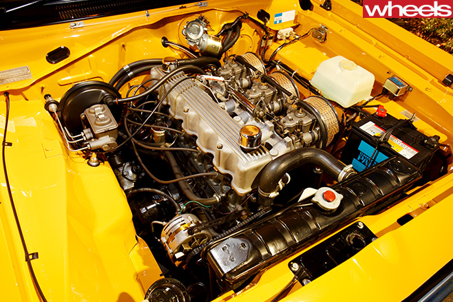 Chrysler -Charger -RT-E38-engine -bay