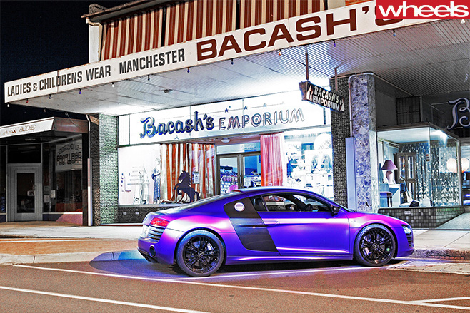 2013-Audi -R8-shop