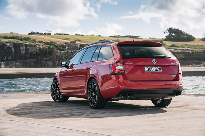 Skoda-Octavia-RS245-Wagon-red-rear