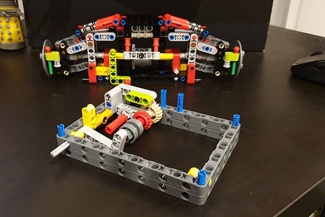 https://d3lp4xedbqa8a5.cloudfront.net/s3/digital-cougar-assets/whichcar/2020/10/22/-1/Lego-Technic-Lamborghini-Sian-starting.jpg