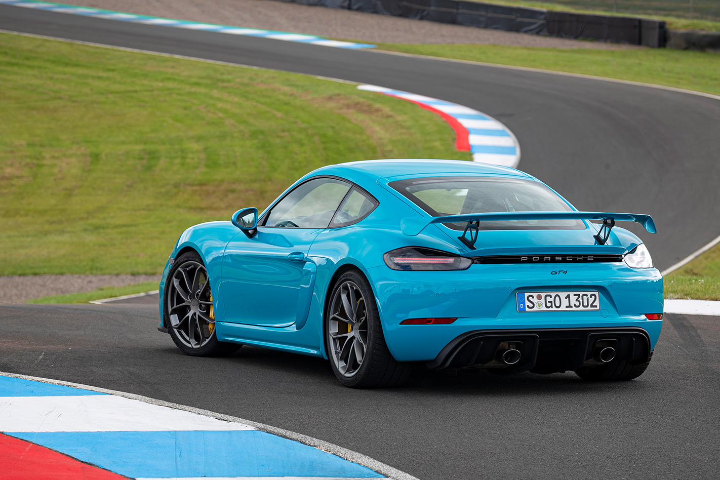 porsche cayman gt4