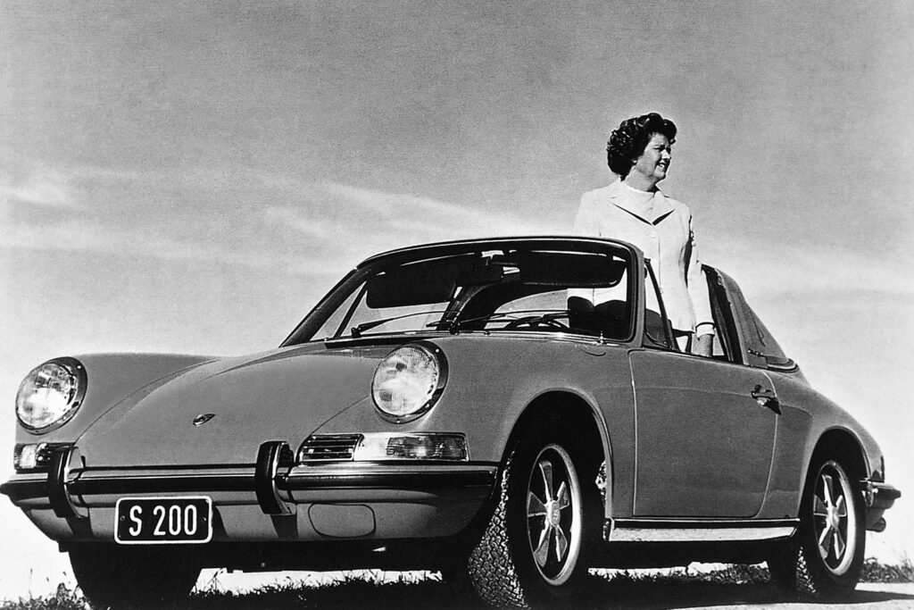 POrsche-911-turbo-Louise-Piech