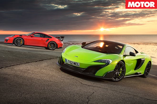 Porsche 911 gt3 rs vs mclaren 675LT 4