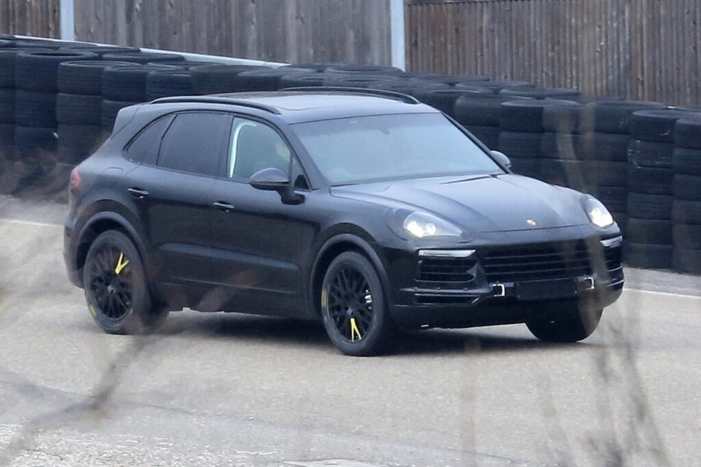 2017 Porsche Cayenne spy pics