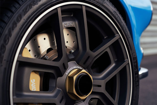 Volvo P1800 Cyan restomod wheel
