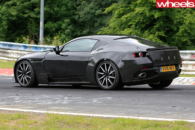 Aston -Martin -Vantage -driving -side